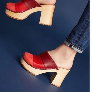 Swedish hasbeen Colorblock platform clogs Red